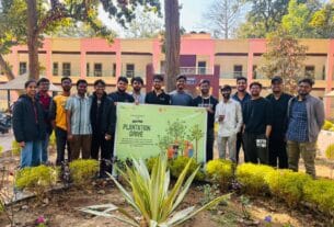 पुलवामा हमले में शहीद सैनिकों की स्मृति में लगाए 40 पौधे