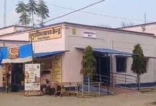 सीएचसी में डॉक्टर को ढूंढते रहे परिजन, घायल आदिवासी युवक की तड़पकर हुई मौत