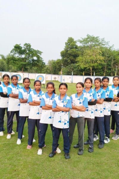 वेदांता की आर्चरी एकेडमी गांव की लड़कियों को बना रही मज़बूत