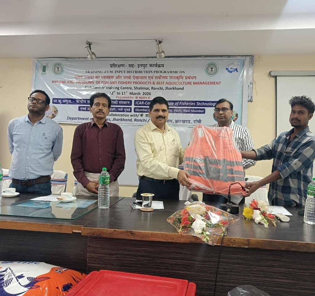 मत्स्य कृषकों के बीच परिसम्पतियों का किया गया वितरण