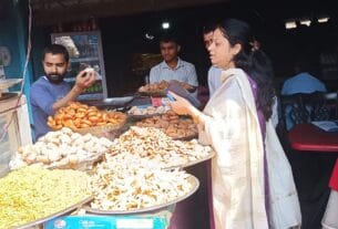 गढ़वा में खाद्य प्रतिष्ठानों की जांच, मिठाइयों के नमूने लिए गए