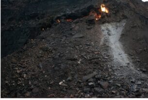 Jharkhand: झरिया के चौथाई कुलहि में फिर धंसी जमीन, इलाके में मचा हड़कंप