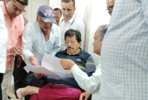 एमएसीपी लागू करने की मांग को लेकर सारठ विधायक से मिले शिक्षक