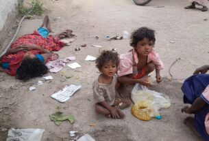 लोहरदगा : दिल दहला देने वाली तस्वीर, चार मासूमों संग बेसुध पड़ी मिली मां