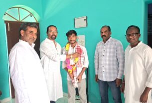 राज्य के सेकंड टॉपर दिव्यांशु उरांव को किया सम्मानित