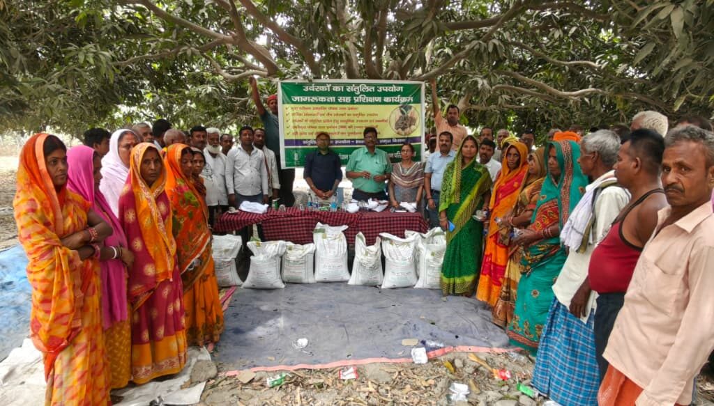 मिट्टी की सेहत सुधारने की दिशा में पहल, किसानों को किया जागरूक