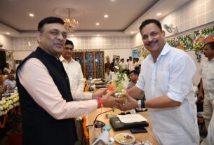 सांसद रूडी की अध्यक्षता में रेल विकास एवं यात्री सुविधाओं पर सोनपुर में मंथन
