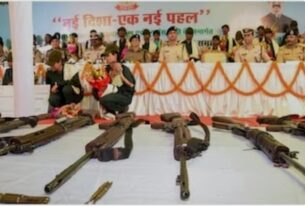 झारखंड में पहली बार 27 नक्सलियों ने एक साथ किया सरेंडर