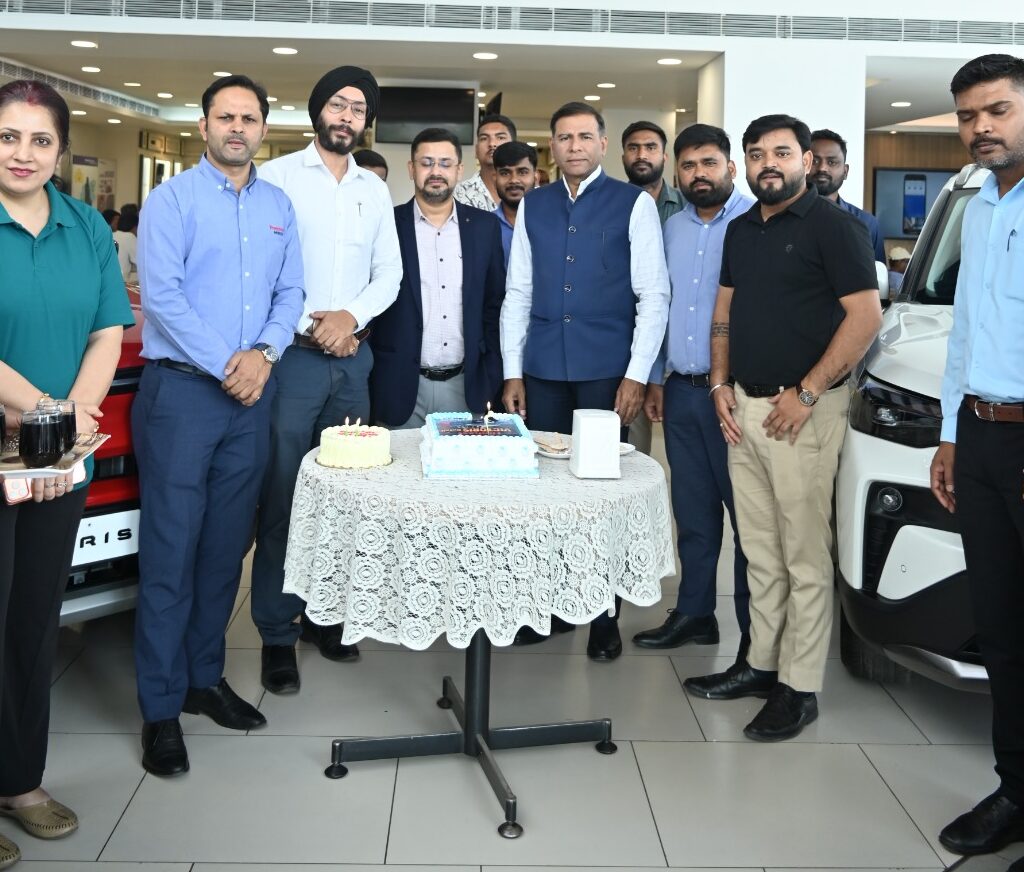 मारुति की लेटेस्ट SUV ‘विक्टोरिस’ की 100+ यूनिट्स की बिक्री, क‍िया सेल‍िब्रेट