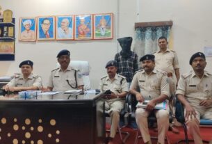 मनोकामना ज्वेलर्स में हुई चोरी का खुलासा, नकदी-जेवर के साथ आरोपी गिरफ्तार