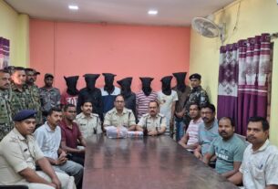 लूट की साजिश रचते कुख्यात राजन तिवारी समेत 7 अपराधी हथियार के साथ गिरफ्तार