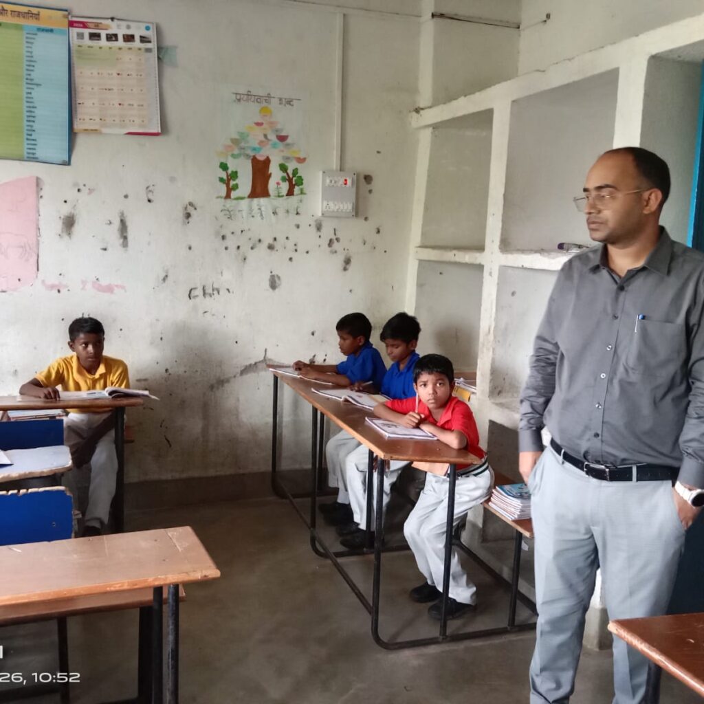 गढ़वा : विद्यालयों के औचक निरीक्षण में गायब मिले शिक्षक, ये स्‍कूल था बंद