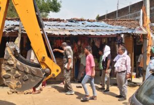 कांडी प्रखंड मुख्यालय के मुख्य बाजार से हटाया गया अतिक्रमण