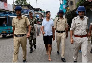 पश्चिम बंगाल: ‘पुष्पा’ की निकल गई हेकड़ी, हाफ पैंट में जहांगीर खान को पुलिस ने सड़कों पर घुमाया