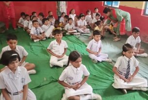 एचटी इंग्लिश स्कूल, कांड्रा में अंतरराष्ट्रीय योग दिवस मना