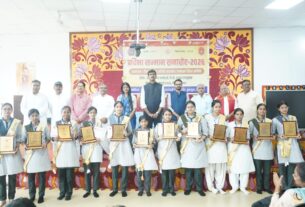 प्रतिभावान छात्र-छात्राएं लक्ष्य निर्धारित कर आगे बढ़ने का प्रयत्न करते रहें: डॉ जे चोकलिंगम