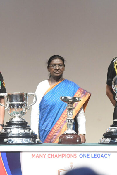 राष्ट्रपति द्रौपदी मुर्मू ने डूरंड कप टूर्नामेंट की ट्रॉफियों का किया अनावरण