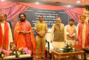 राज्यपाल संतोष कुमार गंगवार ने श्री हनुमान मंदिर में की पूजा-अर्चना
