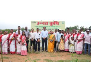 सीसीएल के निदेशक हर्ष नाथ मिश्रा ने किसानों को किया सम्मानित