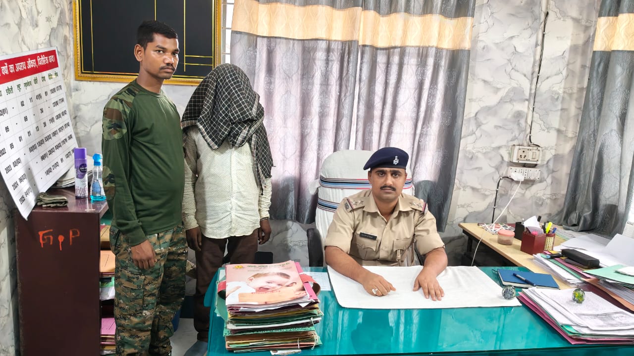 विद्युत सब स्टेशन में डकैती का फरार आरोपी गिरफ्तार, न्यायिक हिरासत में भेजा गया
