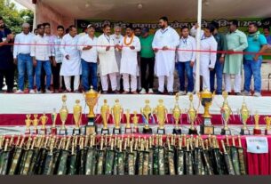 लाठी डंडा नुमाइश खेल प्रतियोगिता में खिलाड़ियों ने दिखाए अपने जौहर