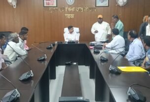 हाजिरी बनाकर घर चले जाते हैं शिक्षक, उपायुक्त के पास पहुंची शिकायत