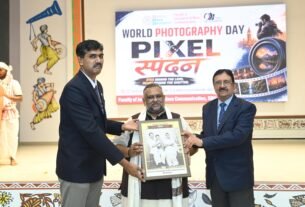 फोटोग्राफी कला, विज्ञान एवं दर्शन का अद्भुत संगम : डॉ. प्रदीप वर्मा