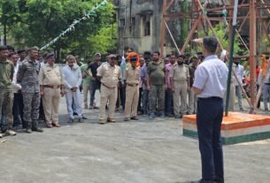 थाना में 117 व्यक्तियों की परेड, एसपी ने दी ये नसीहत