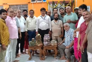 खोले गए बाबा मंदिर प्रांगण के 18 दानपात्र, मिले इतने डॉलर भी