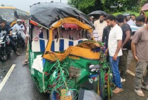 कांके में स्कॉर्पियो ने ऑटो को मारी जोरदार टक्कर, 2 की स्थिति नाजुक
