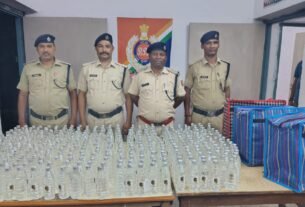 आरपीएफ ने पलामू एक्सप्रेस से 350 बोतल टनाका शराब किया बरामद