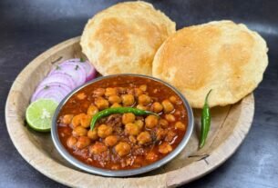 दो प्‍लेट ‘छोले-भटूरे’ लेकर लौट रहा था पति, पत्नी ने बीच बाजार में कर दी धुनाई, जानें पूरा मामला
