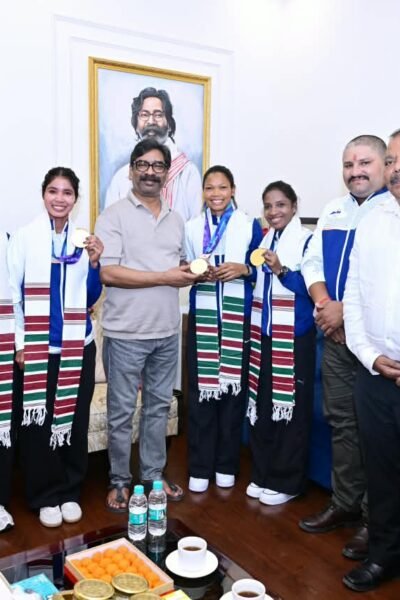 मुख्यमंत्री ने स्वर्ण पदक विजेता भारतीय महिला हॉकी टीम की खिलाड़ि‍यों का बढ़ाया उत्‍साह