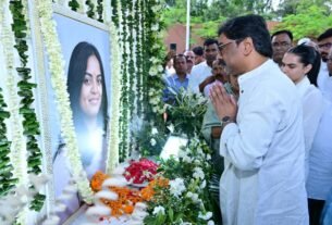 मंत्री की स्वर्गीय पुत्री तृषा सिंह के द्वादशा कार्यक्रम में शामिल हुए मुख्यमंत्री