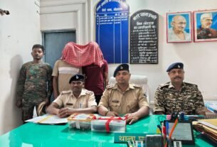 हथियार और जिंदा गोली के साथ दो शातिर अपराधी व एक नाबालिग गिरफ्तार