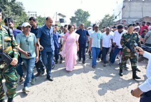 सीएम हेमंत सोरेन ने किया कसमार-बरलंगा सड़क का निरीक्षण
